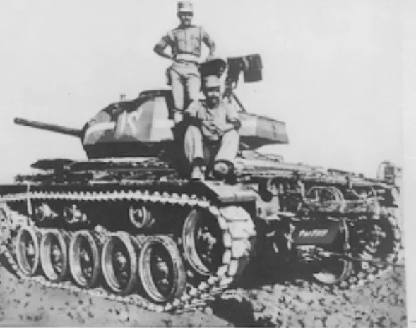 PT-76-ltal-kil-tt-paki-M-24-est-viszg-lnak-indiai-tisztek-1971.jpg