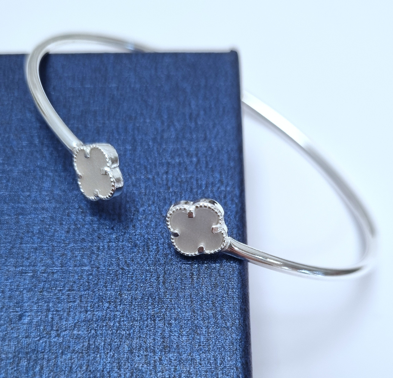 Escalva Van cleef blanca #VC0010