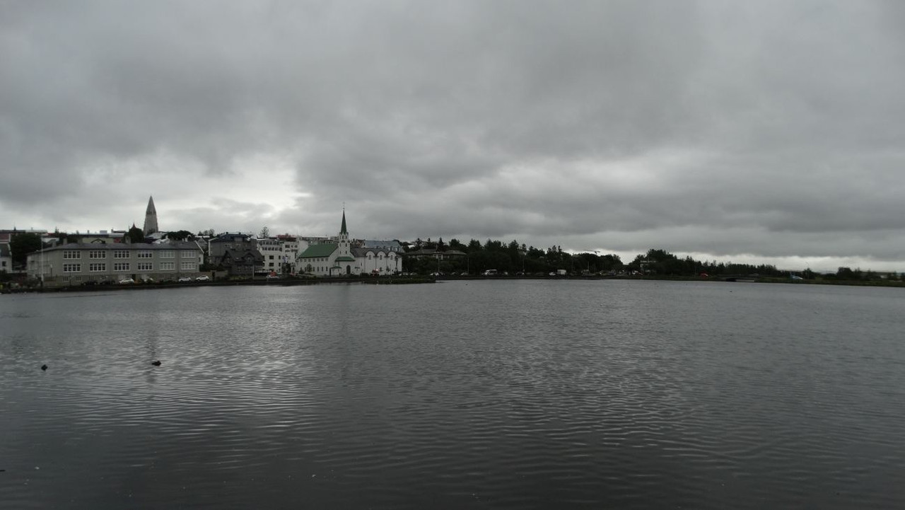 44-Reyjavik-Lacul Tjornin