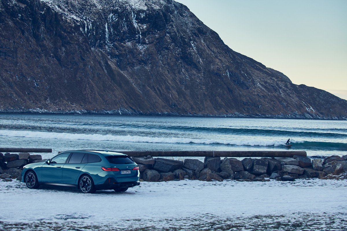 P90537344_highRes_the-new-bmw-i5-edriv