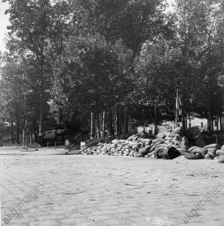 barricade des F.F.I. (Forces Françaises de l’Int