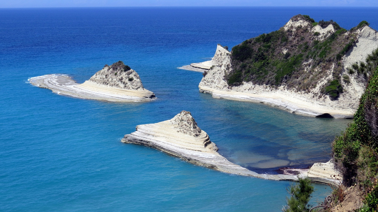 Bluerockycliffcove.jpg