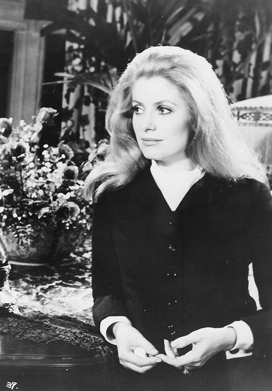 catherine_deneuve_mb55