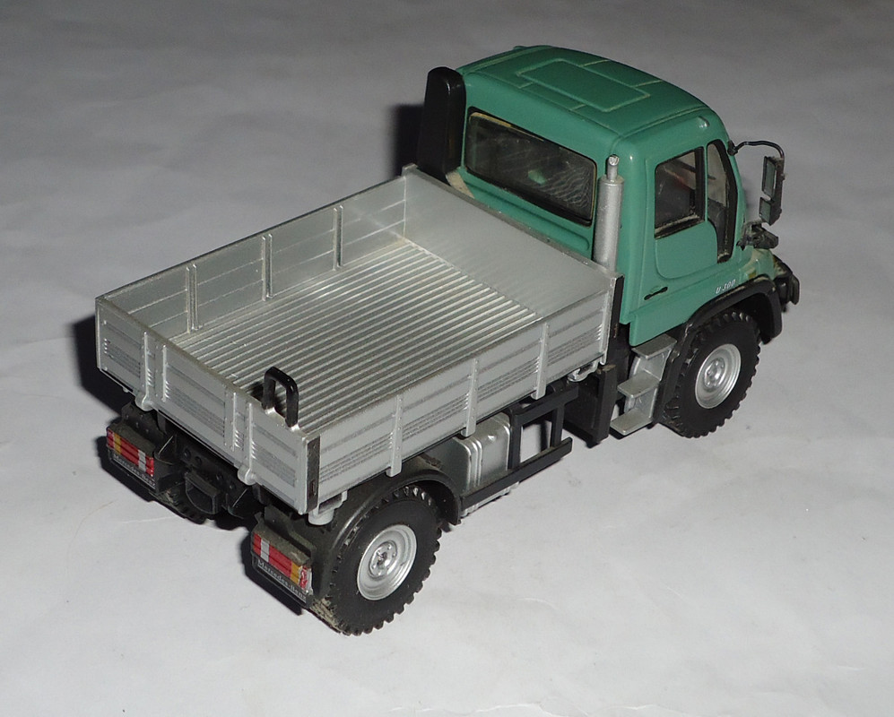 Mercedes-Benz-Unimog-U300 2