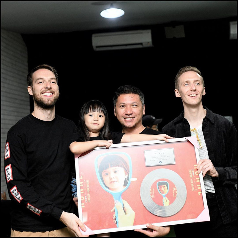 Gempi dan Gading bertemu HONNE