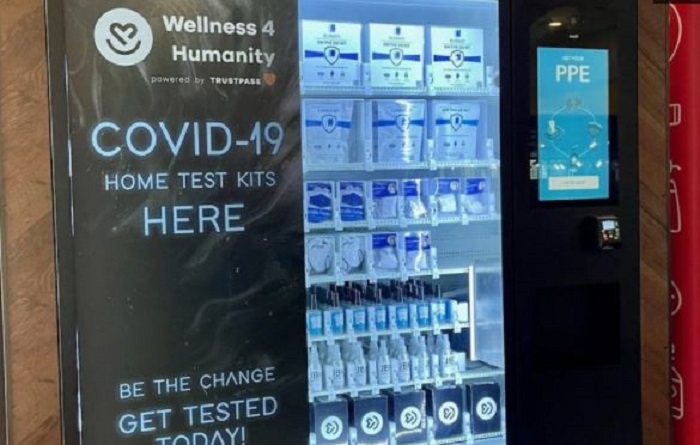 Vending machine yang menyediakan alat uji Covid-19 di Bandara Internasional Oakland