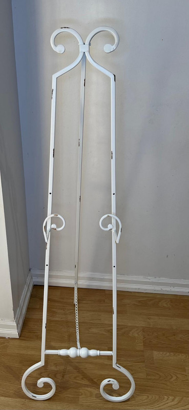 White easel 