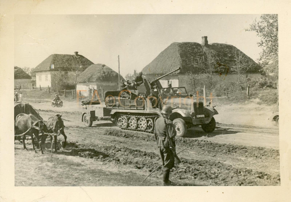 Flak PAK auf Halbkette SPW Sd.Kfz. Trailer Anhän
