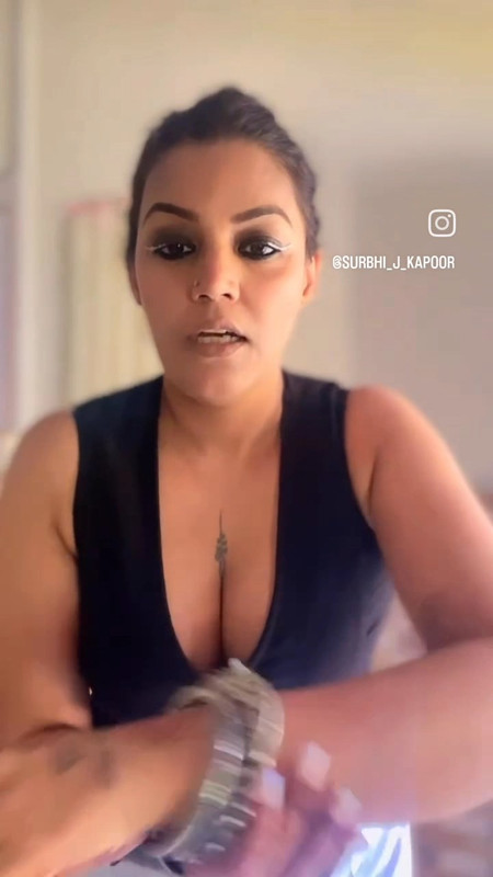 bengali lady big boobs and cleavage in black blouse and yellow saree.mp4_snapshot_00.21.034