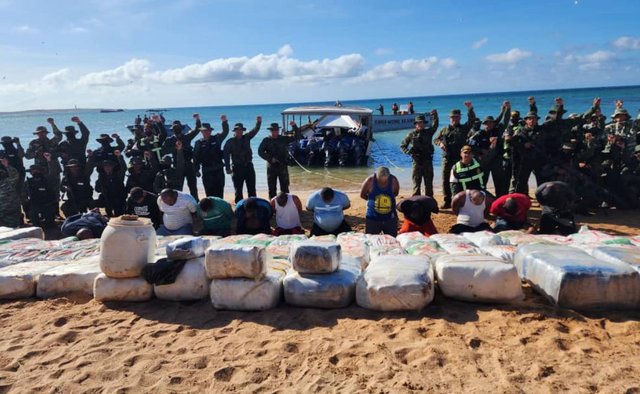 Detenidos 12 narcotraficantes en costas de Venezuela Detenidos 12 narcotraficantes en costas de Venezuela