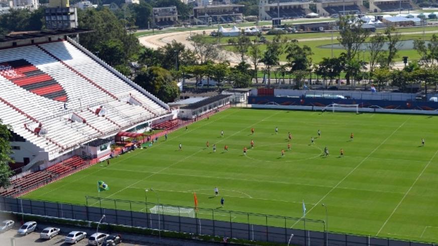 Piscina na sede da Gávea
