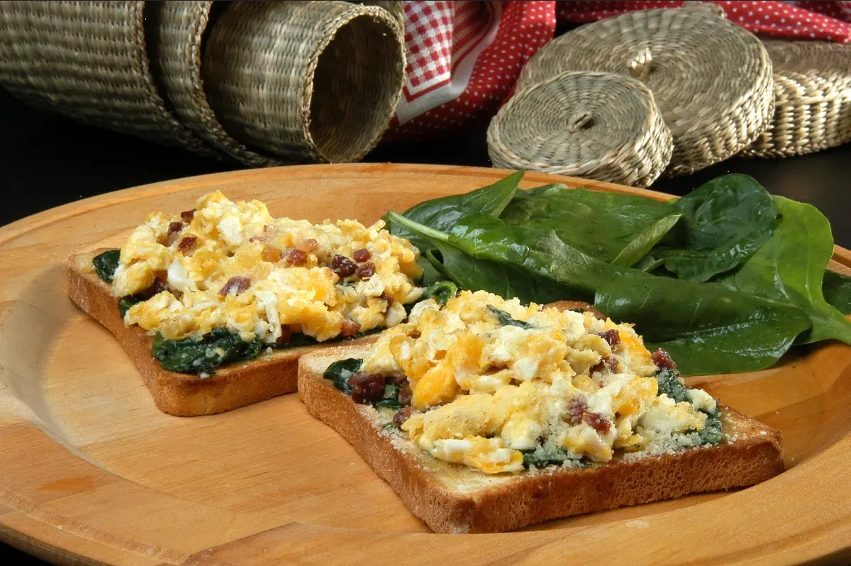 ¿Cómo hacer huevo con espinacas para cenar? Esta es la receta fácil y saludable