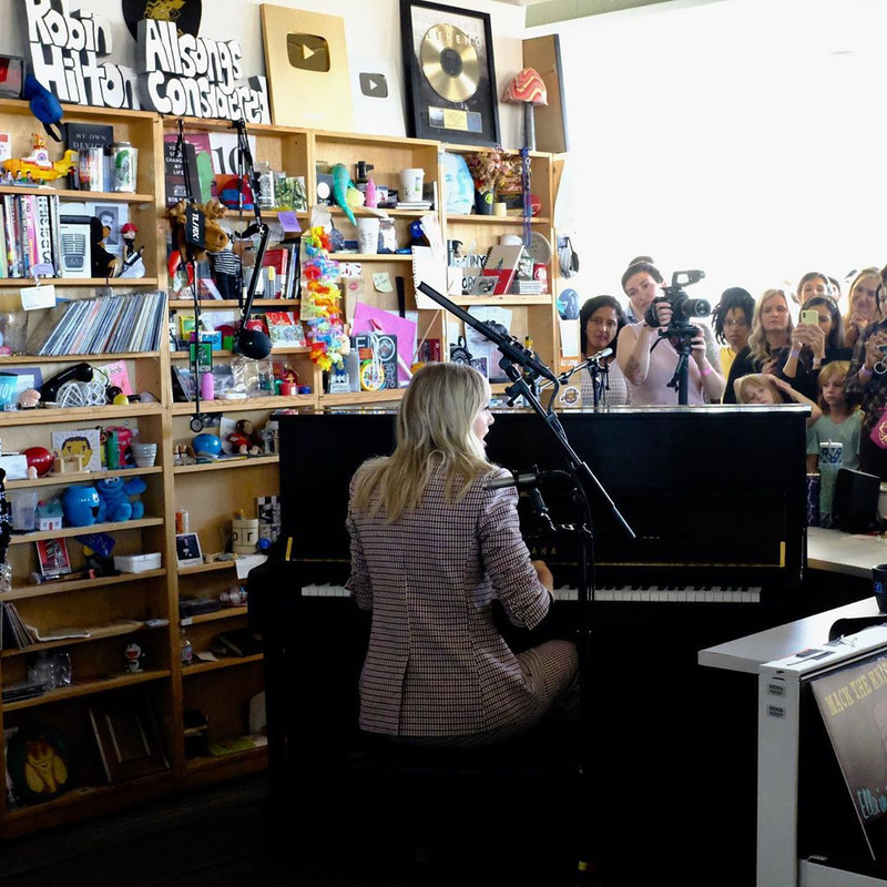 https://i.postimg.cc/6QbbsYMJ/Tiny-Desk-3.jpg