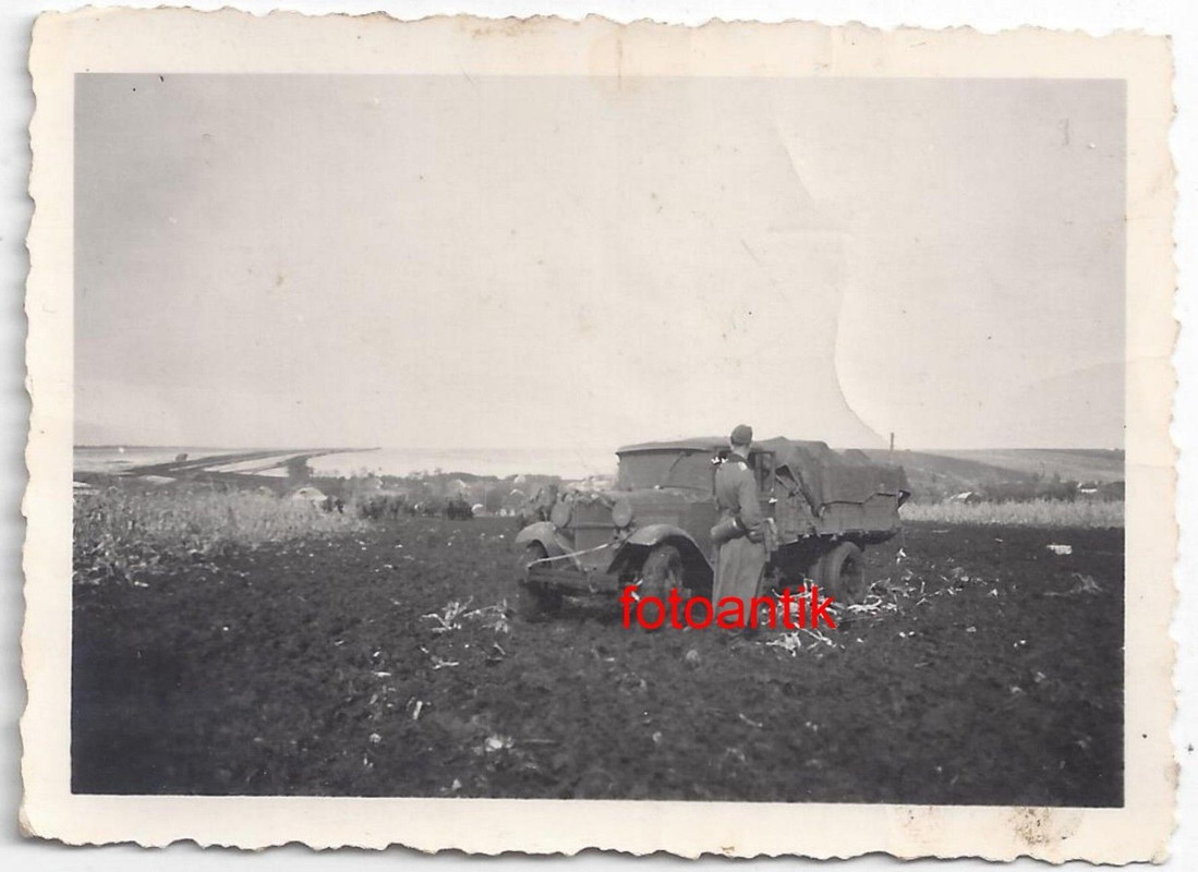 Foto 2 WK, Ostfront , russischer Beute LKW, Soldat Aufklärung