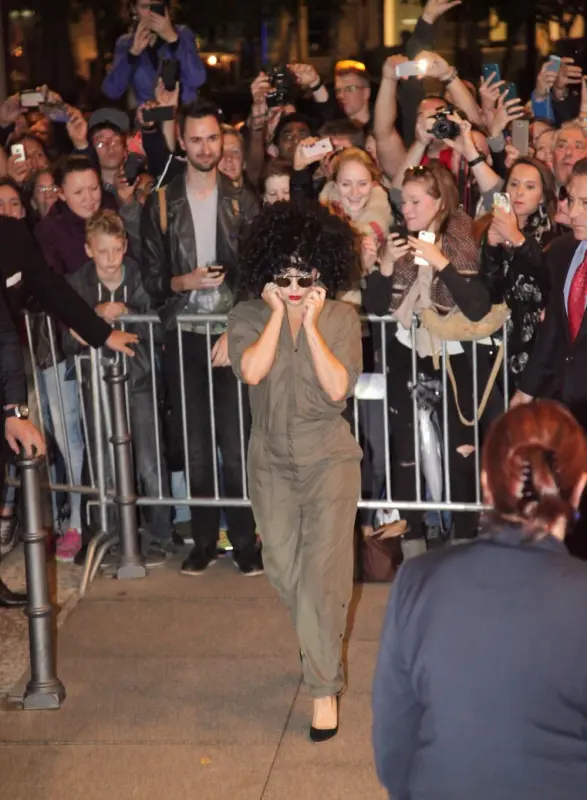 10-9-14-Leaving-the-Ritz-Carlton-Hotel-i