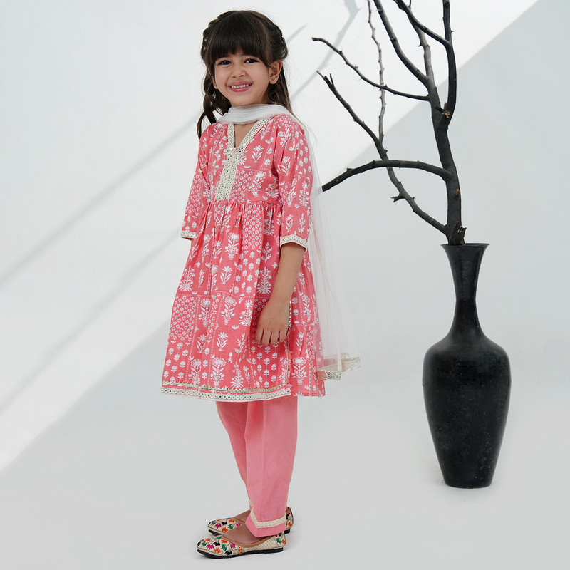 Girls Cotton 3/4th Sleeves Kurta Pajama Set Floral Printed Girls Suit Set - Picture 8 of 22