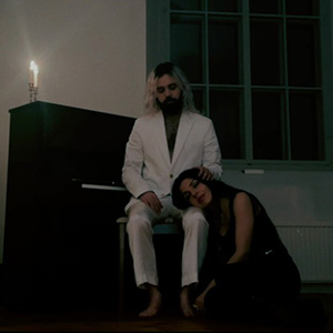 Νέo Music Video | flora cash – i don’t wanna get older