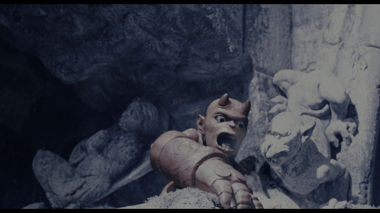 Hellboy.2004.2160p.UHD.BDRemux.TrueHD.Atmos.HDR.DoVi.Hybrid.P8.by.DVT.mkv_20220607_175959.625
