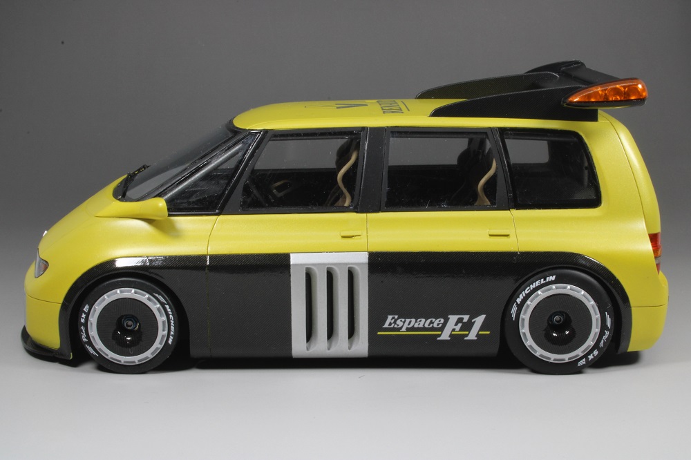 Two Renault Espace F1 by Spark 1/43 in studio - Scale car photo 1/43 Two Renault Espace F1 by Spark 1/43 in studio - Scale car photo 1/43