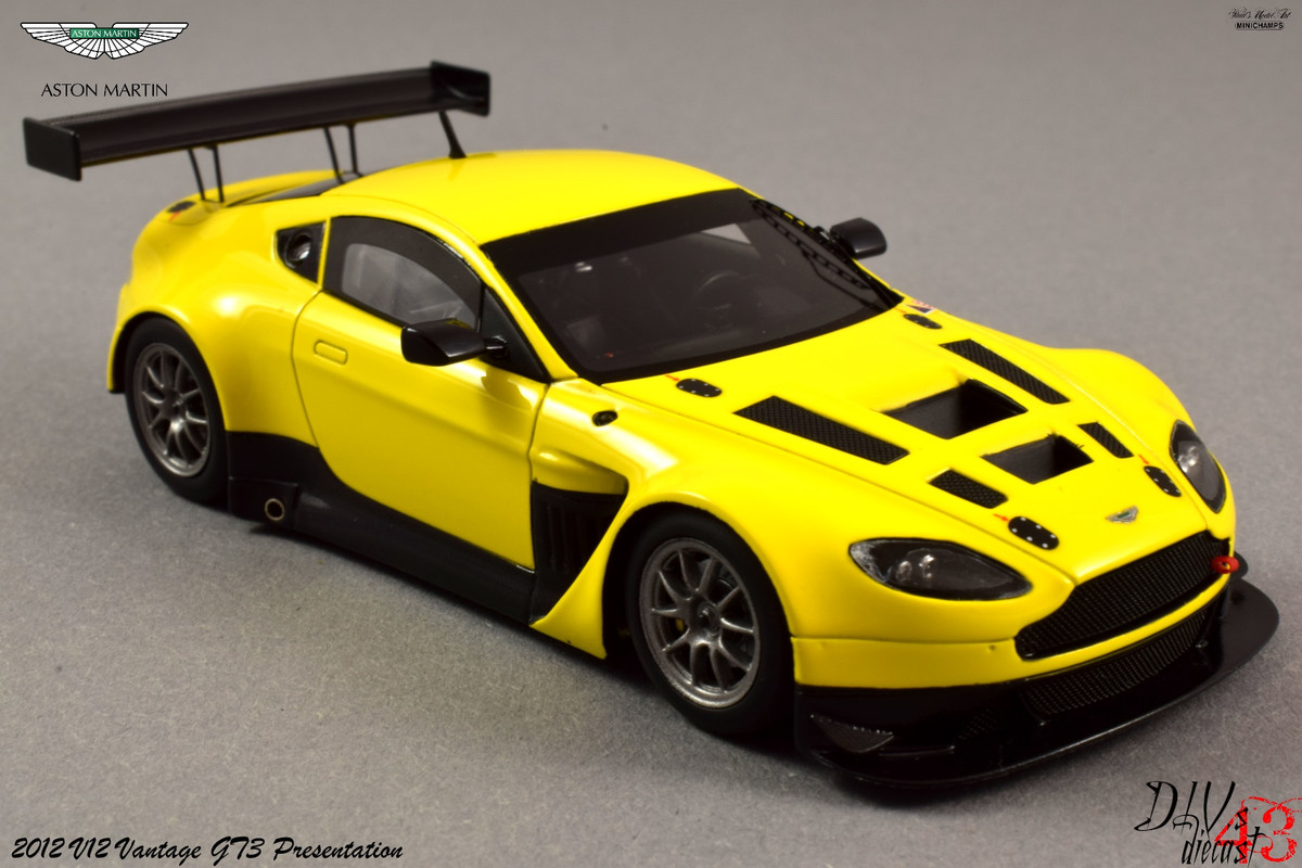 Aston Martin_V12_Vantage_Presentation_Minichamps (7)