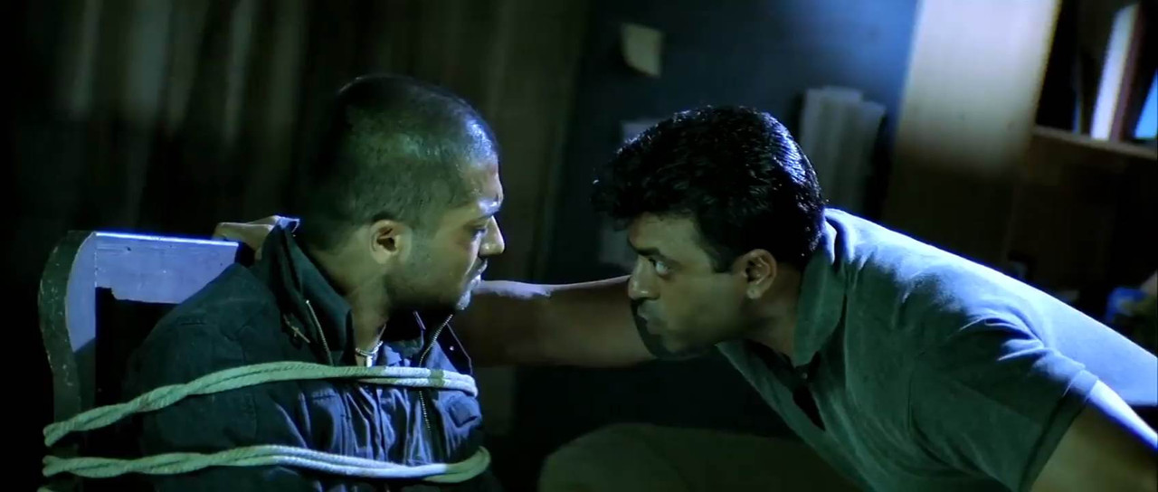 Ghajini 2005 BluRay [Tamil] 480p, 720p ESub Screenshot