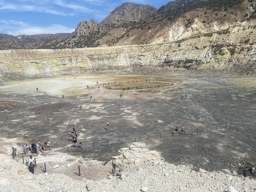 Stefanos-Volcanic-Crater-Nisyros04