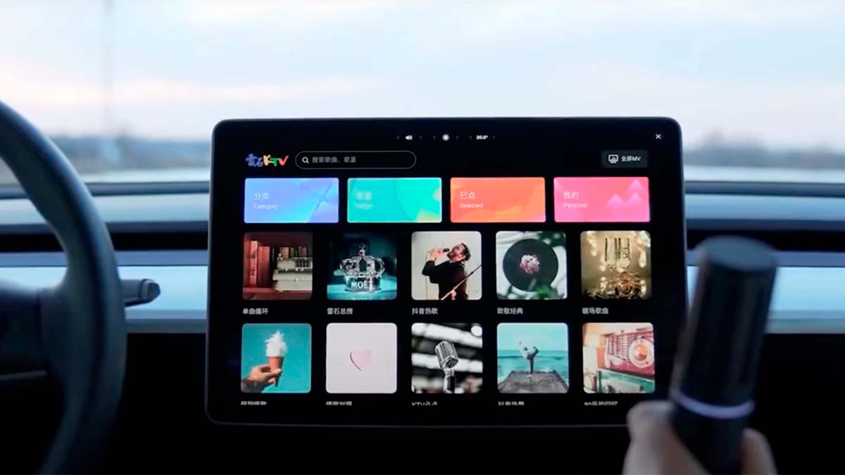 Tesla y lo nuevo de su karaoke dentro del auto