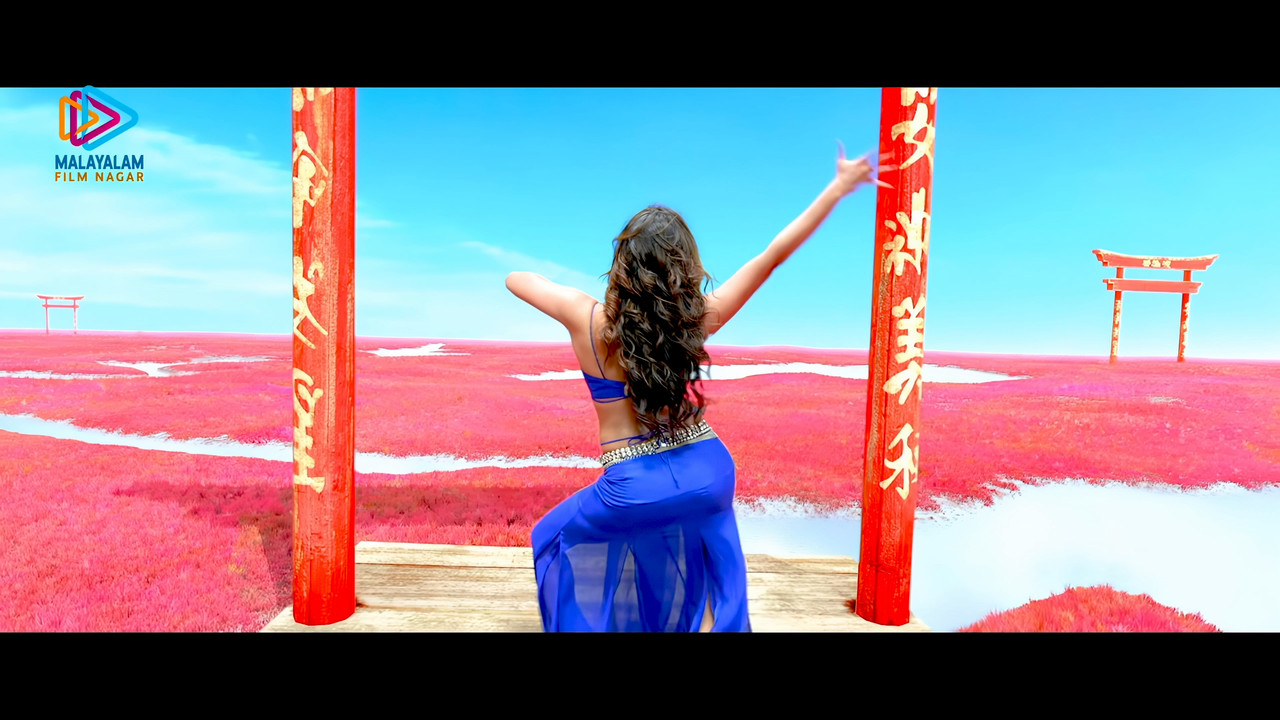 Samantha Hot Song 01 Alludu seenu 4K  sourch.mp4_snapshot_02.10.054