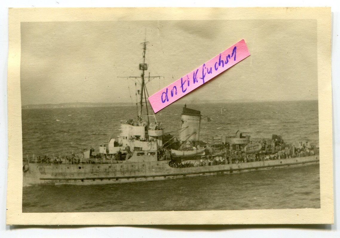 Kriegsschiff mit Verwundeten und Flüchtlingen 19