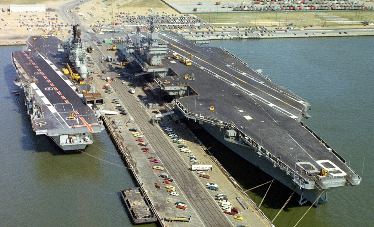 HMS Ark Royal (R 09) and USS Nimitz (CVN 68)