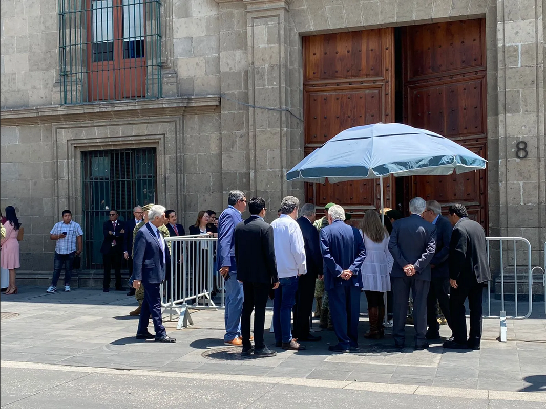 Convoca AMLO a su gabinete para saber quién se queda y quién se va