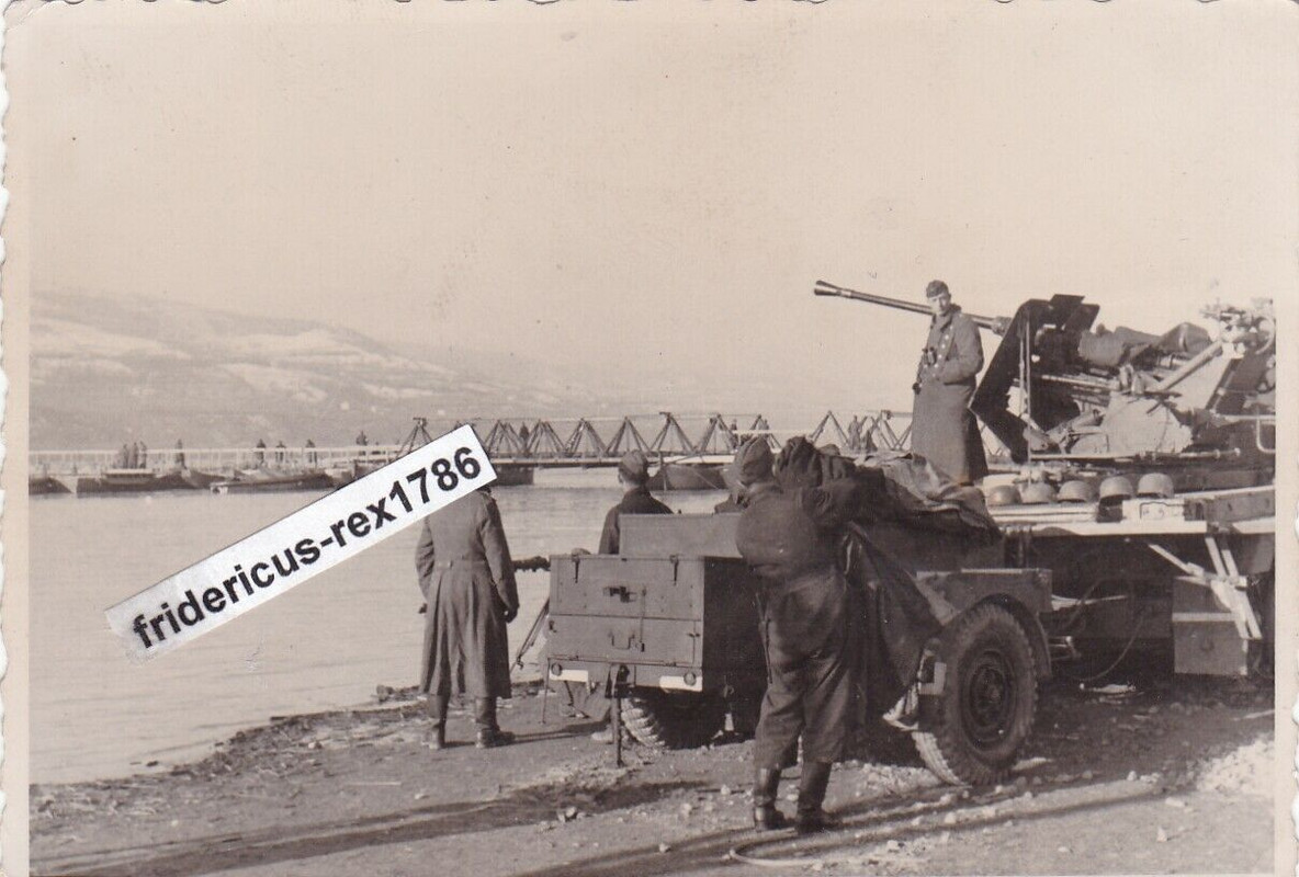 Foto Sd Kfz mit Flak Flugabwehr Aufbau Rumänien Grenzsicherung Donau Bulgarien