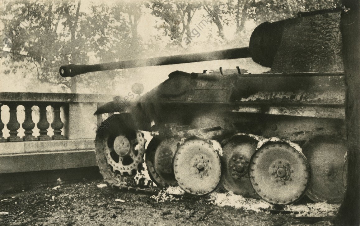Paris, Libération 1944, Brennender Panzer