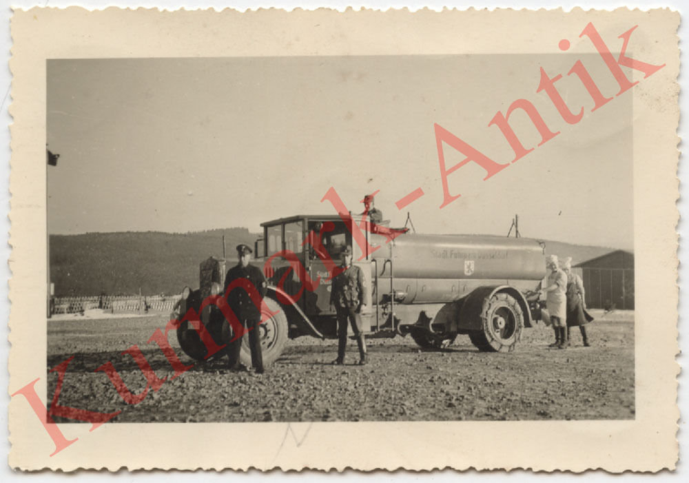 Foto Wehrmacht LKW Tanker Tankwagen Stadt Düssel