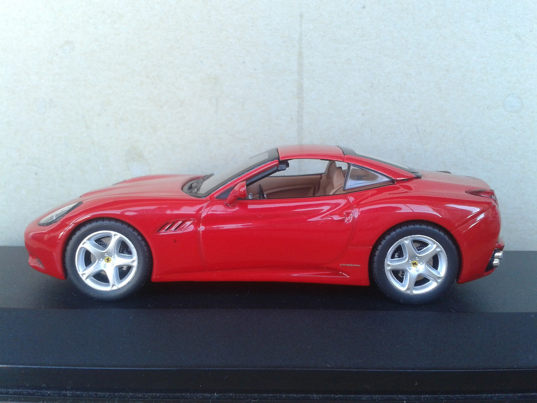 2009 Ferrari California (Hot Wheels Elite) (24)