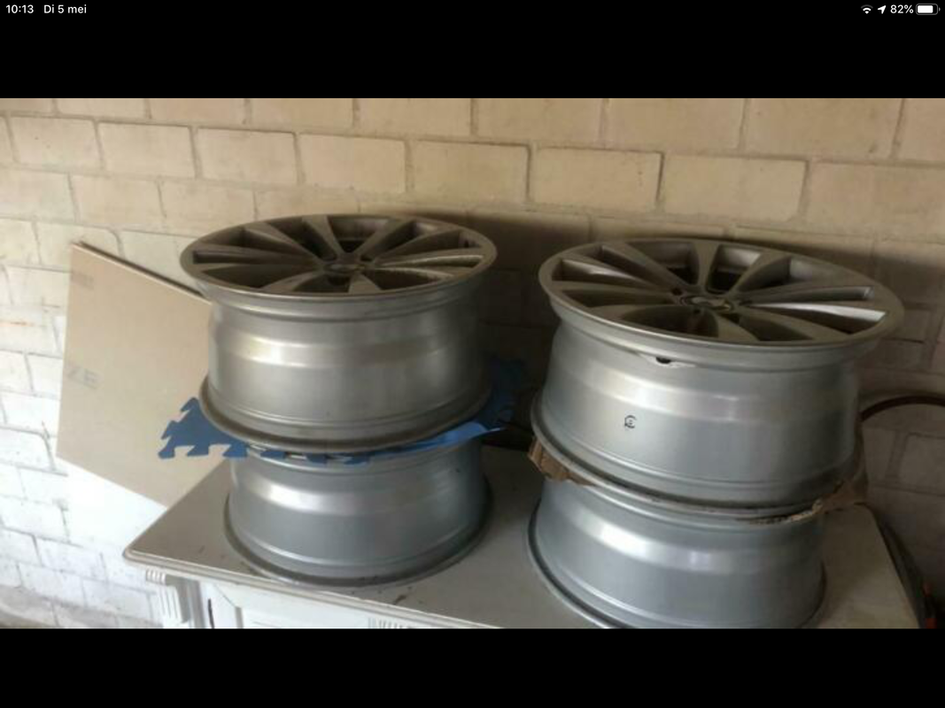 4057CFF5-5889-4E0D-A14B-136C4ECE87A6