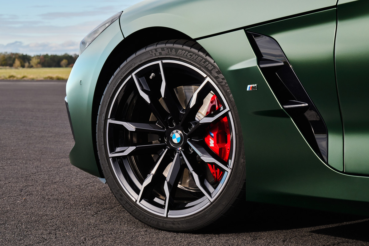 P90535752_highRes_the-bmw-z4-m40i-with