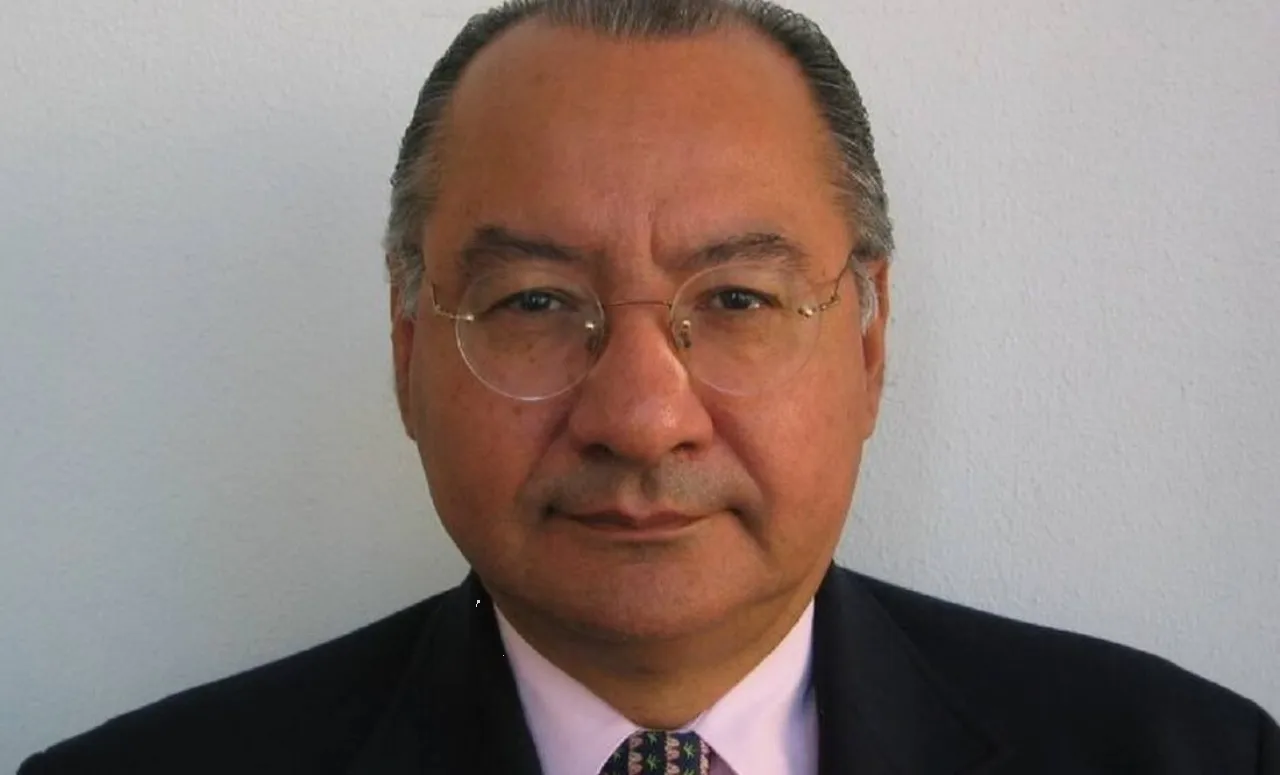 FBI arresta al ex embajador de EU en Bolivia; lo acusan de espía