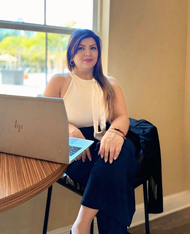 Equipo de asesores de OLG Prime Health trabajando juntos