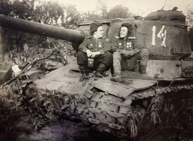 Александр Петрович Попов справа