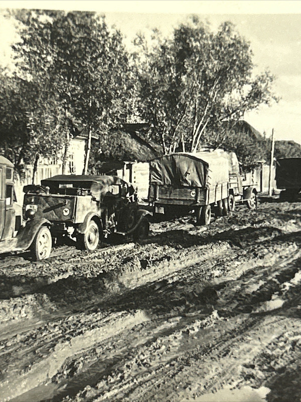 Foto Wk2 Wehrmacht Soldaten Front Fahrzeug Pkw Auto Lkw Truck (3)