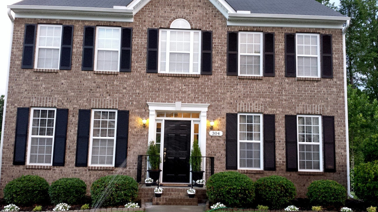 HH - BLACK SHUTTERS ReFRESH - Lynda Quintero-Davids - Focal Poin