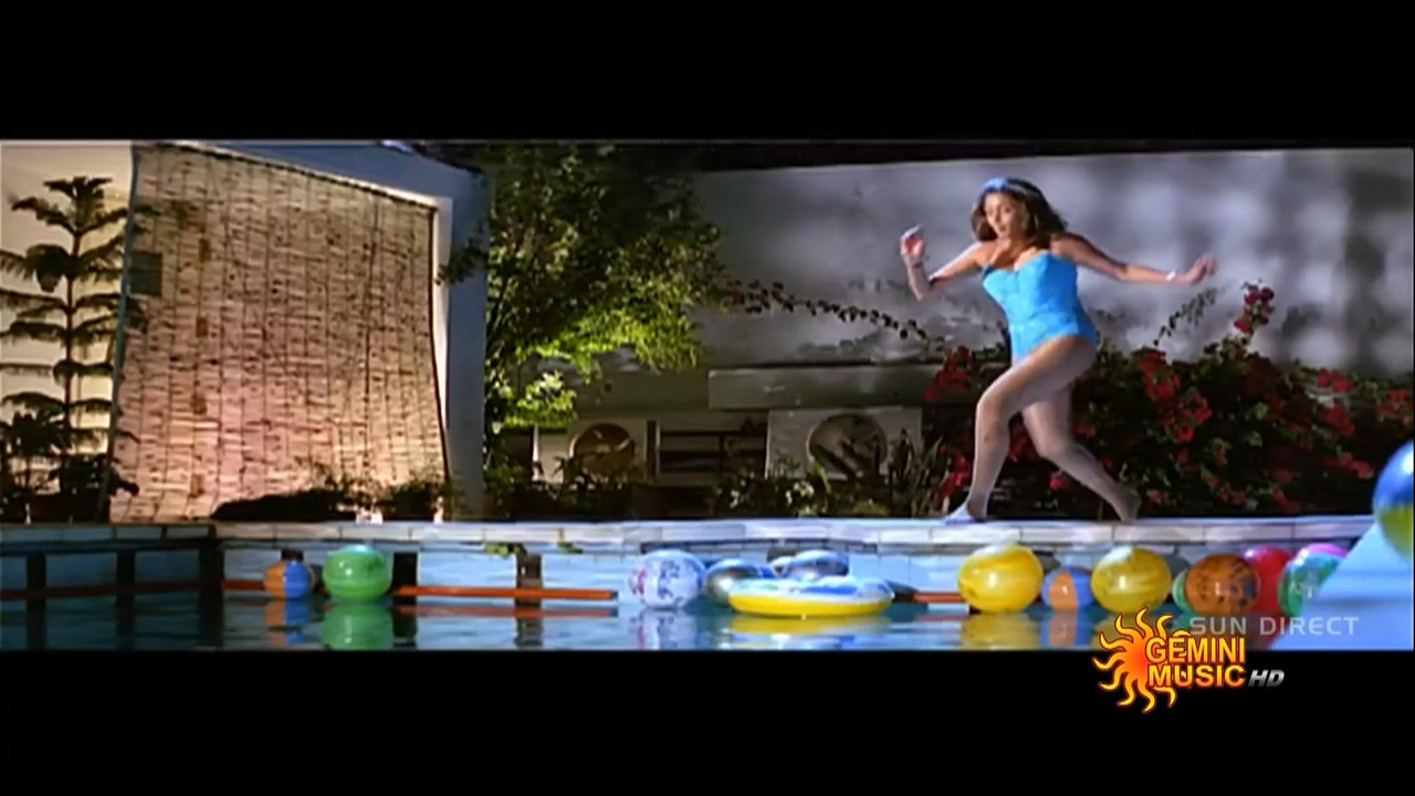 [Image: Ramya-Krishna-Bikini-Hot-Song-Manasupadd...-39-55.jpg]