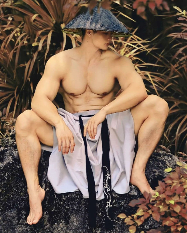 Photo by Chinese hunks 全球華男 on September 30, 2023. (7)