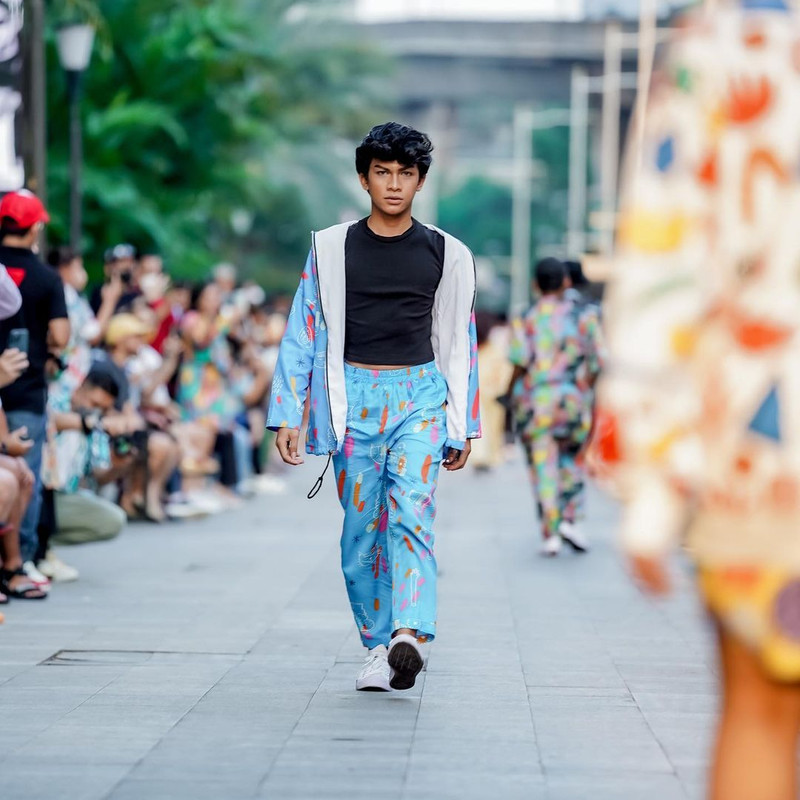 Penampilan Roy Citayam Fashion Week saat berlenggang di Fashion Sport Kuningan City yang digelar Sabtu (30/7/2022) kemarin.