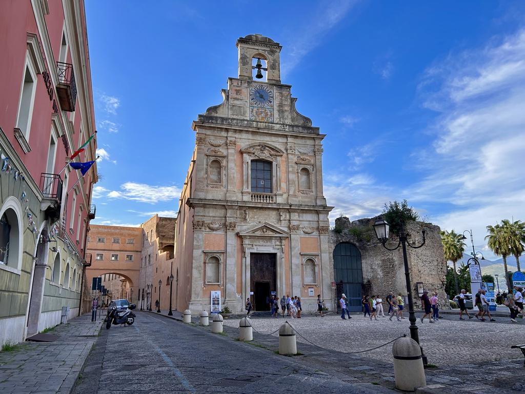 Жаркий сентябрь на побережье Тирренского моря. Жаркий сентябрь на побережье Тирренского моря.