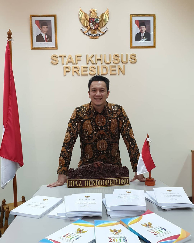 Diaz Hendropriyono merupakan anak dari AM Hendropriyono. Dia ditunjuk sebagai Staf Khusus Presiden (2019-2024) dan mendapatkan gelar Dean’s Lisy. 