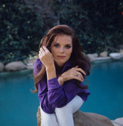 samantha-eggar-b07