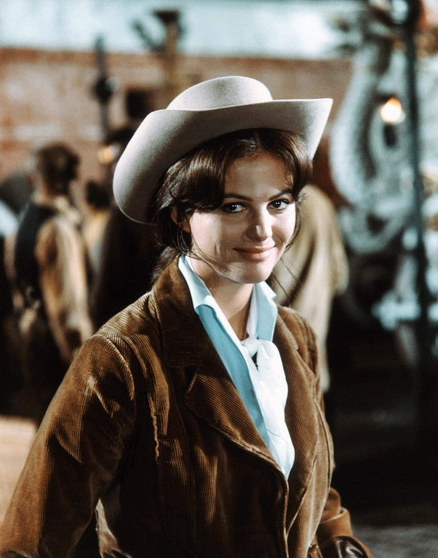 claudia_cardinale_md50