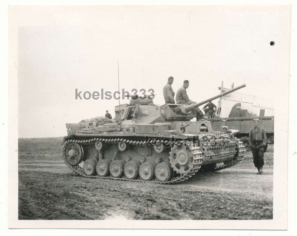 Foto Panzer III LKW mit Flugzeug Tragflächen 9. 